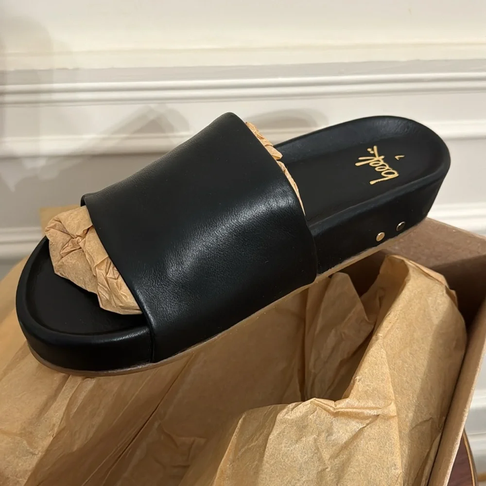 Beek Pelican Black Slide Sandals